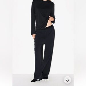 SKIMS Black Boyfriends Loose Wide-Leg Pants- Medium